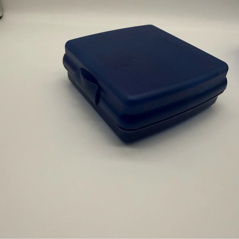 Tupperware Hinged Sandwich Keeper Lunch Containers Blue (set of 2)
